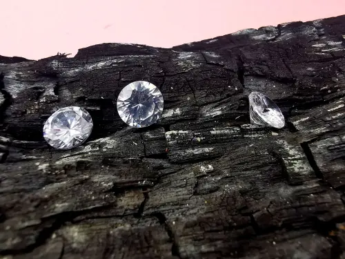 Valutare un diamante: le quattro C spiegate