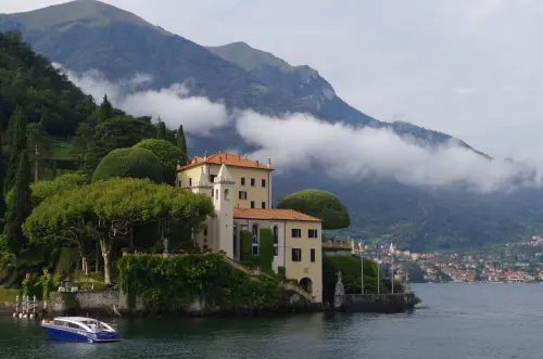 Ville prestigiose sui laghi italiani: guida 2026