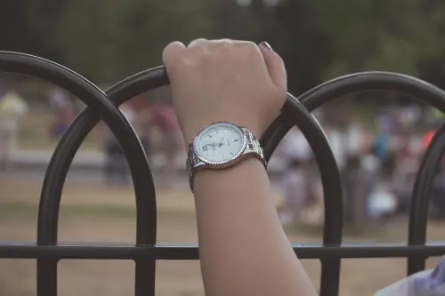 Orologi da donna gioiello: meccanica e gemme