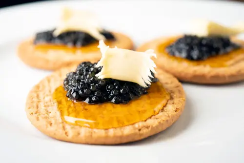 Caviale pregiato: varietà e servizio corretto